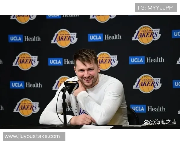 雷迪克称赞文森特在东契奇和小里身边有潜力适合担任首发位置